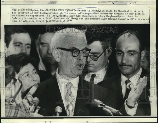1970 Press Photo Arthur Goldberg speaks to his supporters in New York