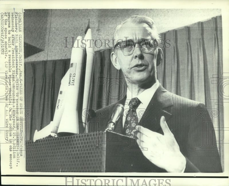 Load image into Gallery viewer, 1972 Press Photo Dr. James Fletcher, NASA administrator, on podium in California
