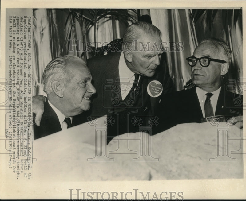 Load image into Gallery viewer, 1964 Press Photo Senator Barry Goldwater &amp; others at GOP fund raising dinner
