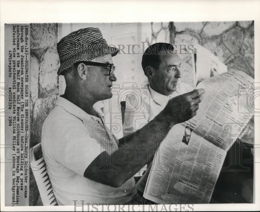 1964 Press Photo Senator Barry Goldwater & Miller scan newspaper in Jamaica.