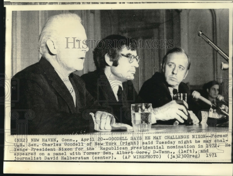 Load image into Gallery viewer, 1971 Press Photo Senator Charles Goodell &amp; others at New Haven panel - now04073
