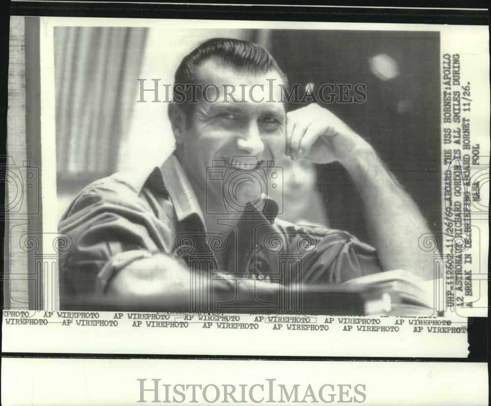 1969 Press Photo Astronaut Richard Gordon aboard USS Hornet - now04094