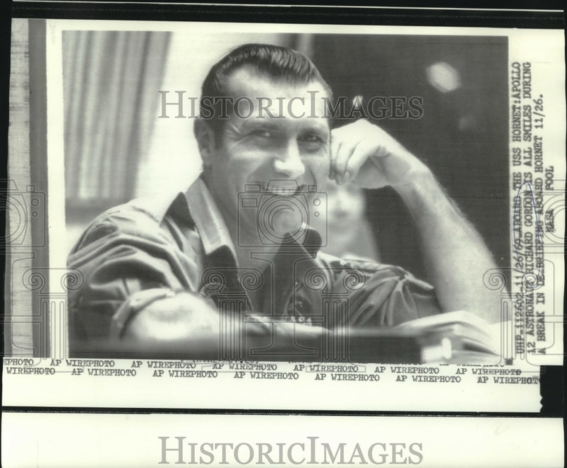 Load image into Gallery viewer, 1969 Press Photo Astronaut Richard Gordon aboard USS Hornet - now04094
