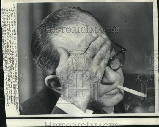 1968 Press Photo Senate Foreign Relations Chairman Fulbright shields eyes