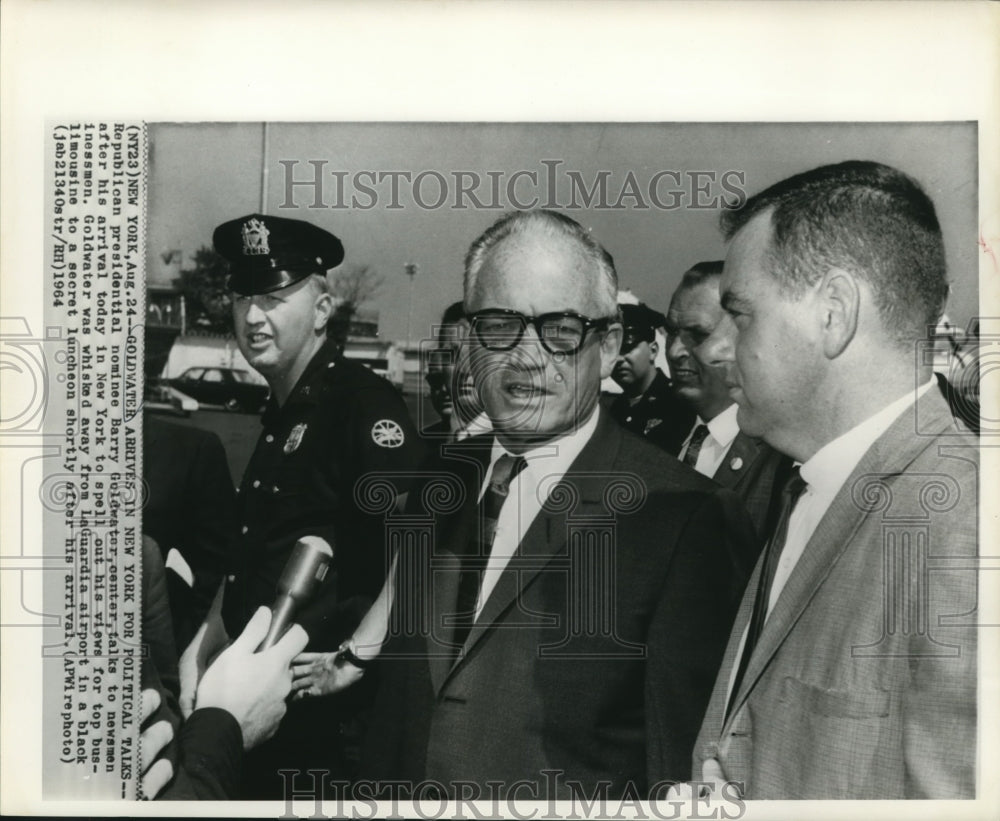 1964 Press Photo Senator Barry Goldwater with newsmen at LaGuardia Airport, NY