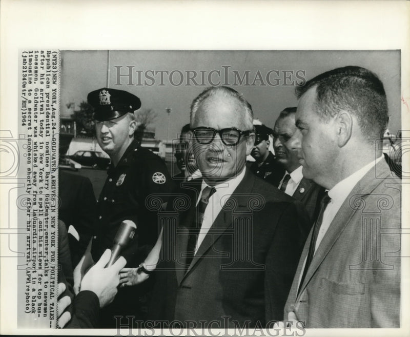 Load image into Gallery viewer, 1964 Press Photo Senator Barry Goldwater with newsmen at LaGuardia Airport, NY
