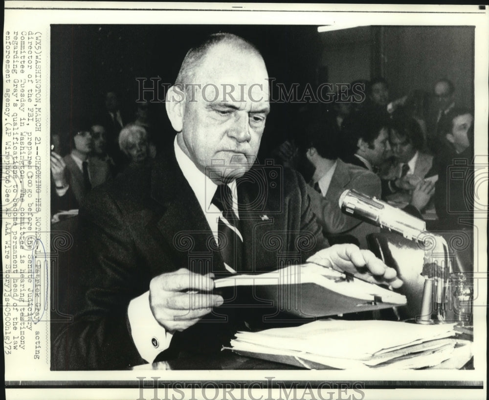 1973 Press Photo L. Patrick Gray prepares to testify at Senate Judiciary hearing