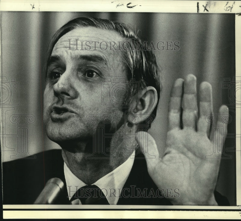 Load image into Gallery viewer, 1971 Press Photo Price Commission's Jackson Grayson, at news conference
