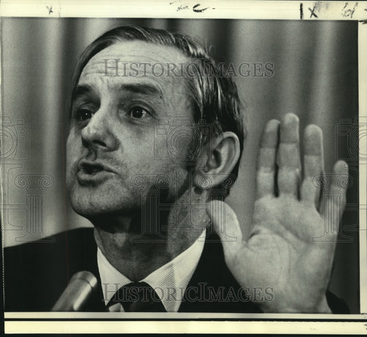 1971 Press Photo Price Commission's Jackson Grayson, at news conference