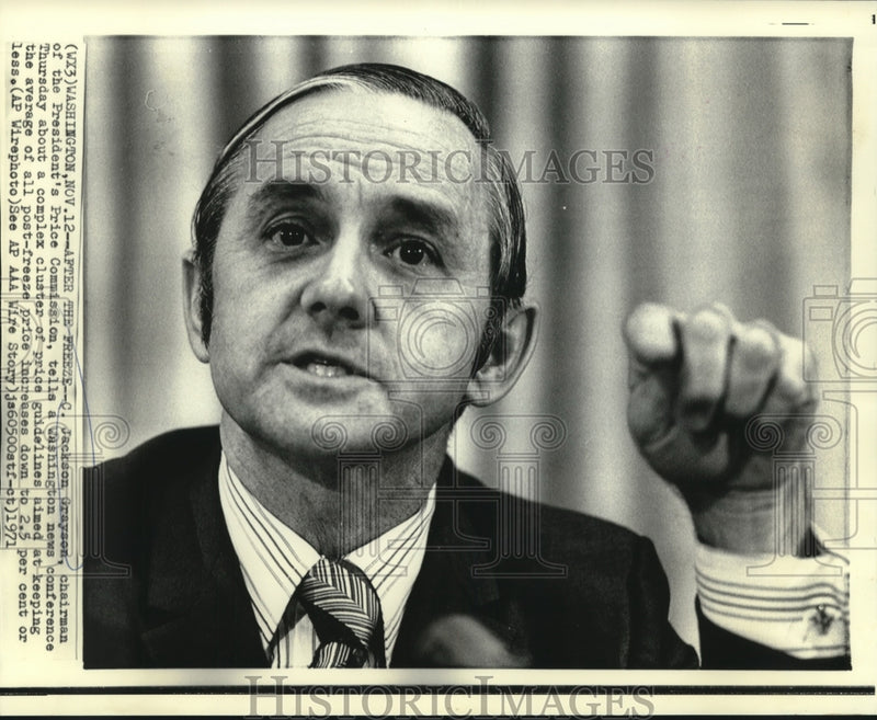Load image into Gallery viewer, 1971 Press Photo Price Commission chairman Jackson Grayson at news conference
