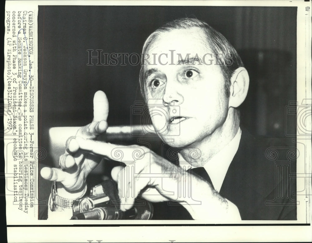 1973 Press Photo Jackson Grayson testifies at Senate Banking Committee