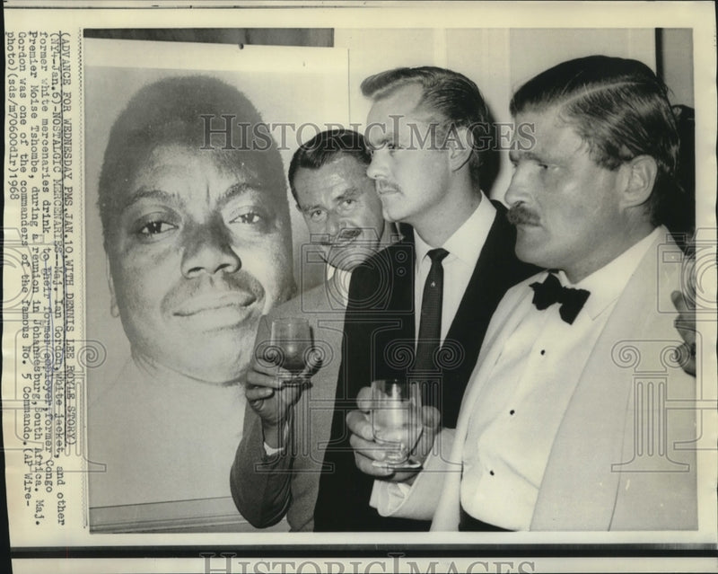 Load image into Gallery viewer, 1968 Press Photo Major Ian Gordon &amp; others toast former employer Moise Tshombe
