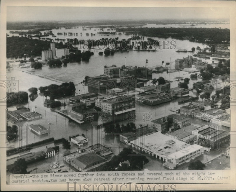 Load image into Gallery viewer, 1951 Press Photo Topeka industrial area flooded by Kaw River - now04283

