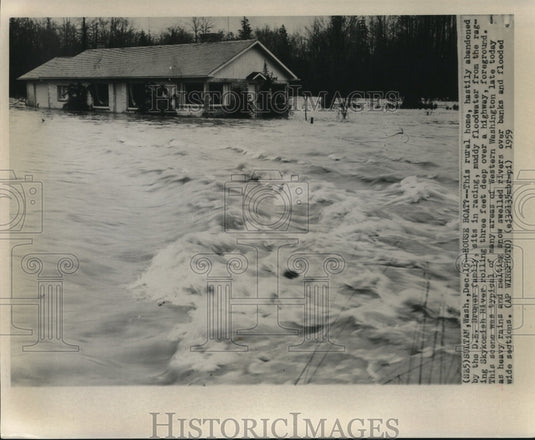 1959 Press Photo Abandoned Bruner rural home sits in ragging Skykomish River