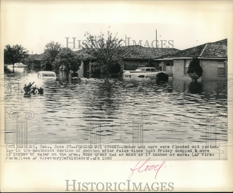 Load image into Gallery viewer, 1960 Press Photo Homes and cars flooded in southwest section of Houston, Texas
