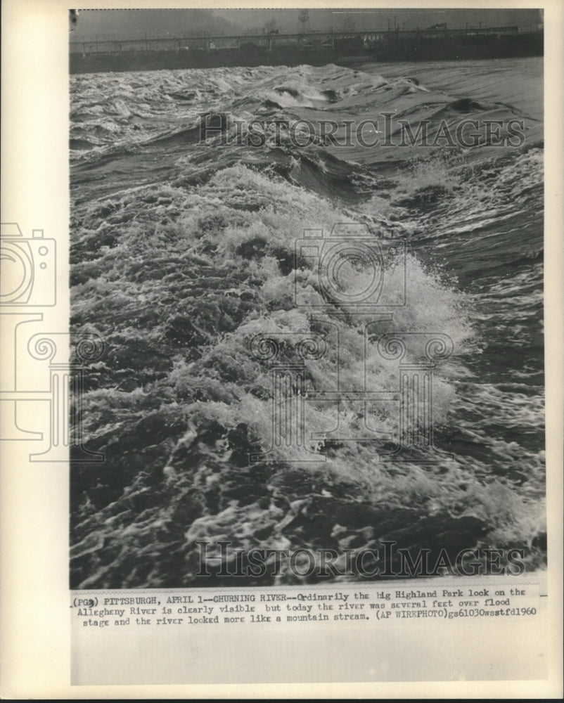 1960 Press Photo Flooded Highland Park lock on Allegheny River. - now04323