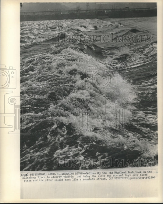 1960 Press Photo Flooded Highland Park lock on Allegheny River. - now04323