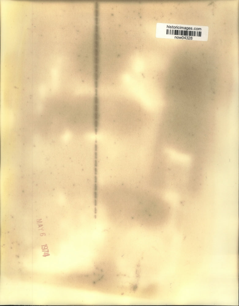 1974 Press Photo Senator Ed Gurney and reporter Ross push and shove a cushion