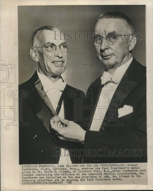 1958 Press Photo Dr. Gundersen admires Dr. Allman's Past President Medal
