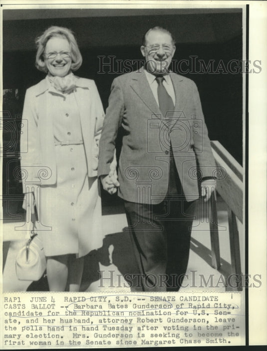1974 Press Photo Barbara Bates Gunderson & husband, Robert, leaving the polls