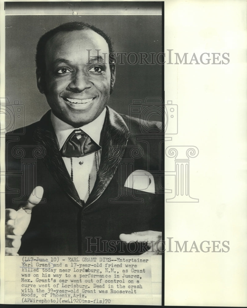 Load image into Gallery viewer, 1970 Press Photo Entertainer Earl Grant and Roosevelt Woods killed in car crash
