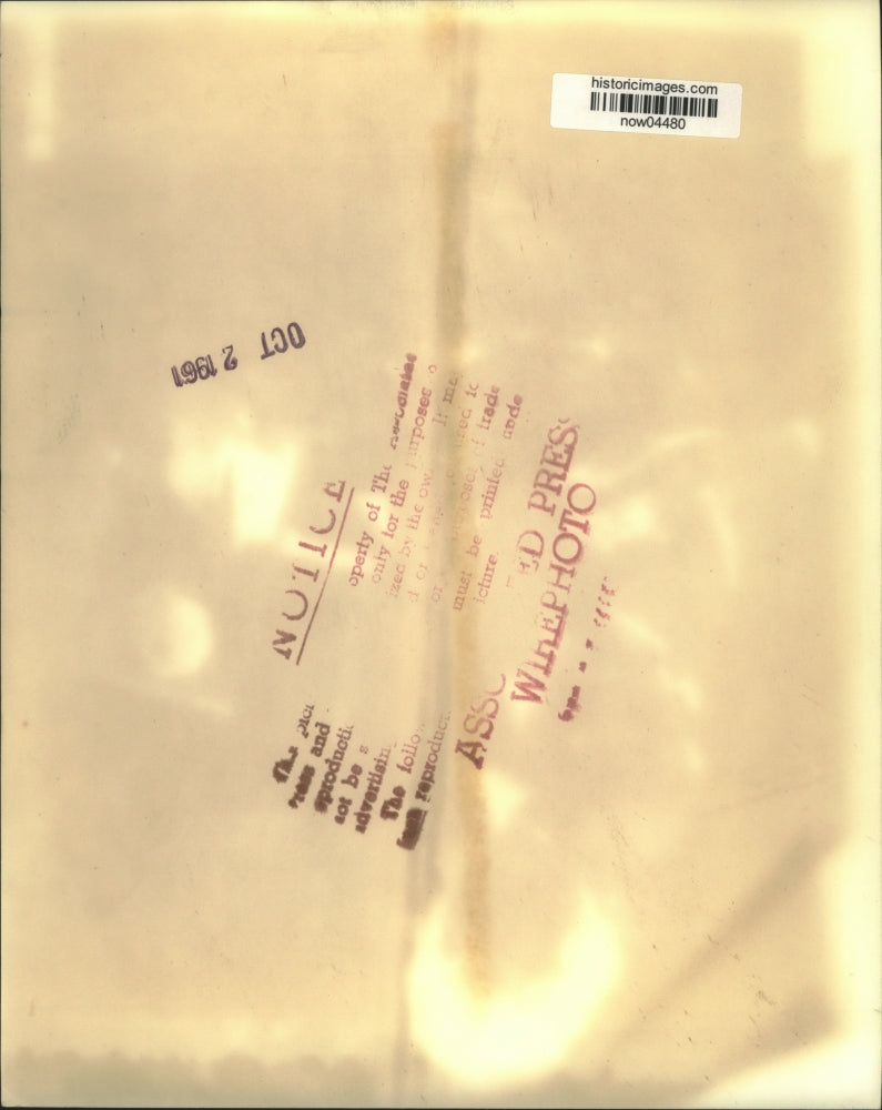 1961 Press Photo Mrs. Jon Floeter says her husband is in Korea, Army says no.