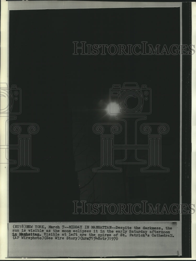 1970 Press Photo Sun is visible as moon eclipses it early Saturday afternoon