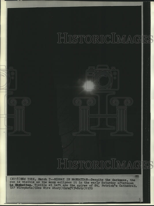 1970 Press Photo Sun is visible as moon eclipses it early Saturday afternoon