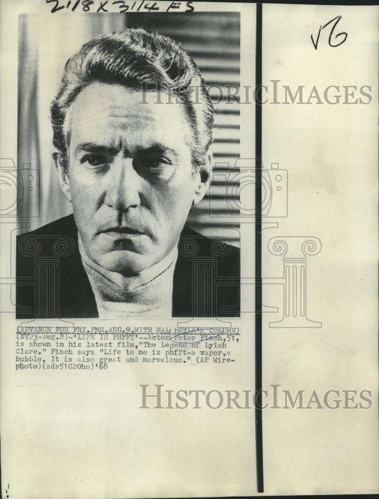 Load image into Gallery viewer, 1968 Press Photo Actor Peter Finch says "Life is Phfft" - now04621
