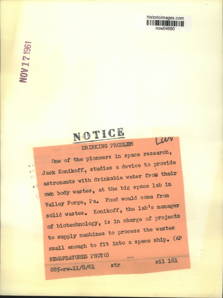 Load image into Gallery viewer, 1961 Press Photo Space Researcher, Jack Konikoff at space lab in Valley Forge
