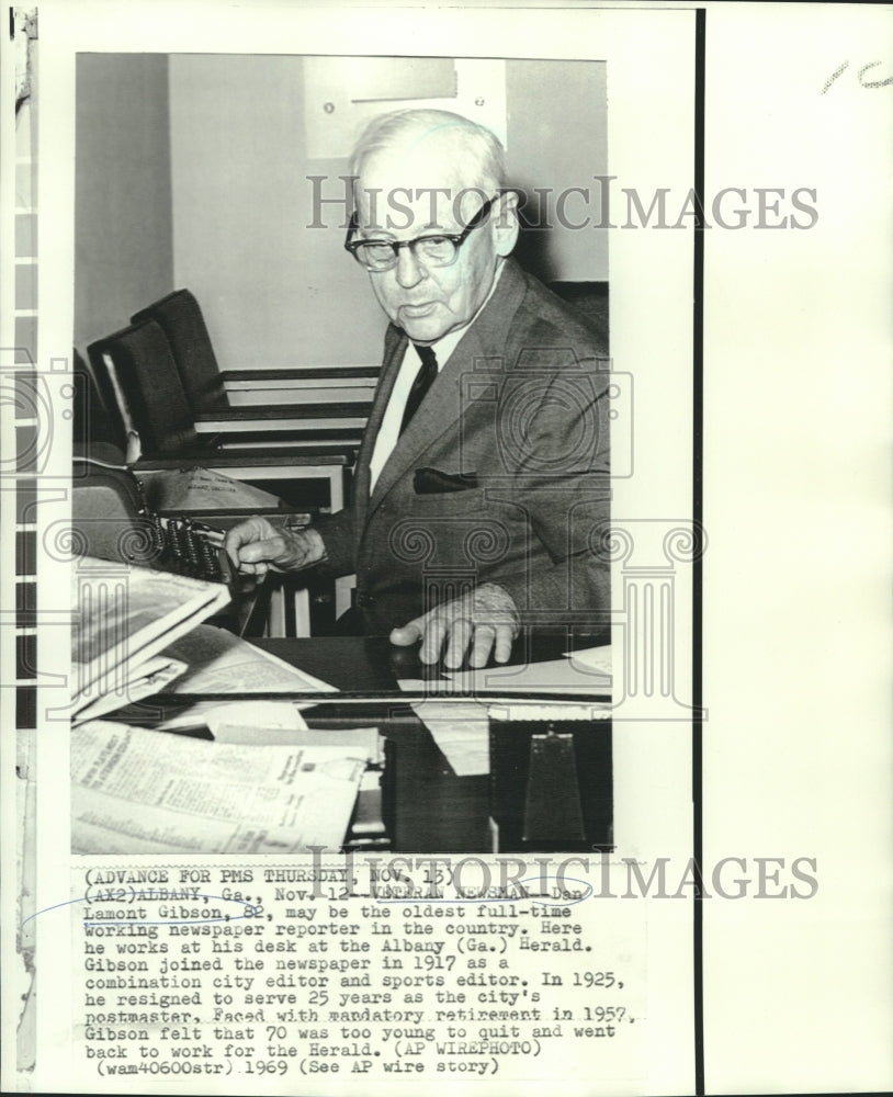 1969 Press Photo Dan Lamont Gibson, 82, oldest full-time newspaper reporter