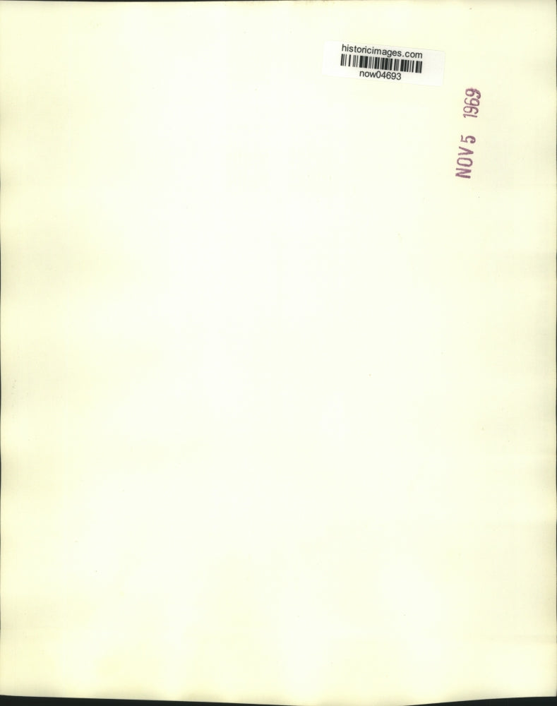 1969 Press Photo Wayne County Sheriff Roman Gribbs cast ballot for mayor