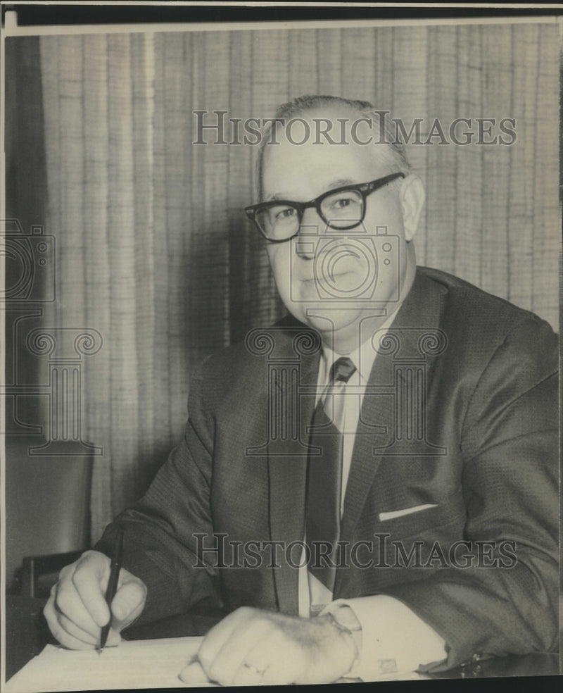 Load image into Gallery viewer, 1967 Press Photo Thomas Gibbens named Louisiana Broadcaster of the Year.
