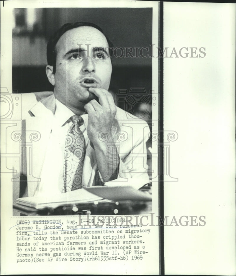Load image into Gallery viewer, 1969 Press Photo Jerome Gordon reports on parathion at Senate Subcommittee
