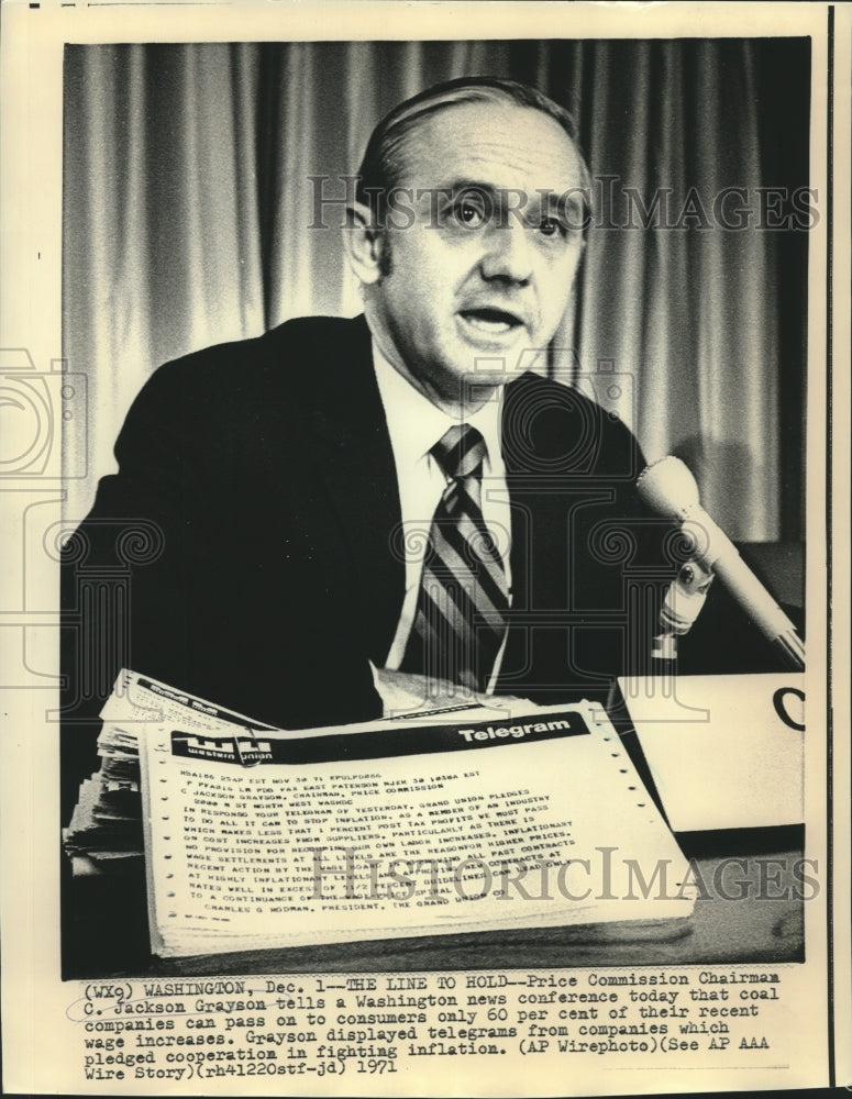 1971 Press Photo Price Commission Chairman Jackson Grayson at news conference
