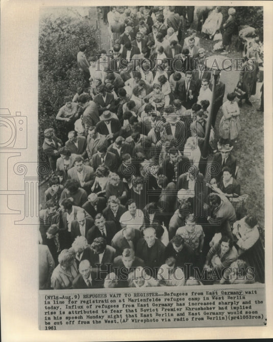 1961 Press Photo East German refugees register at Marienfields refugee camp