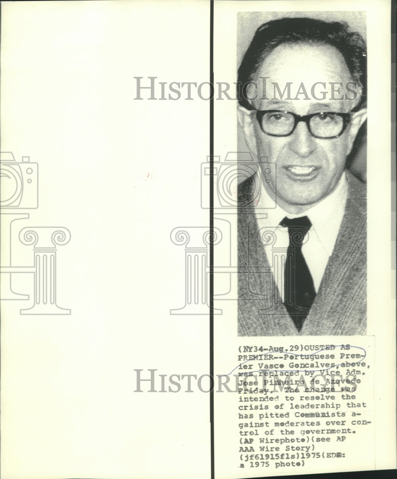 Load image into Gallery viewer, 1975 Press Photo Portuguest Premier Vasco Gencalves ousted as Premier
