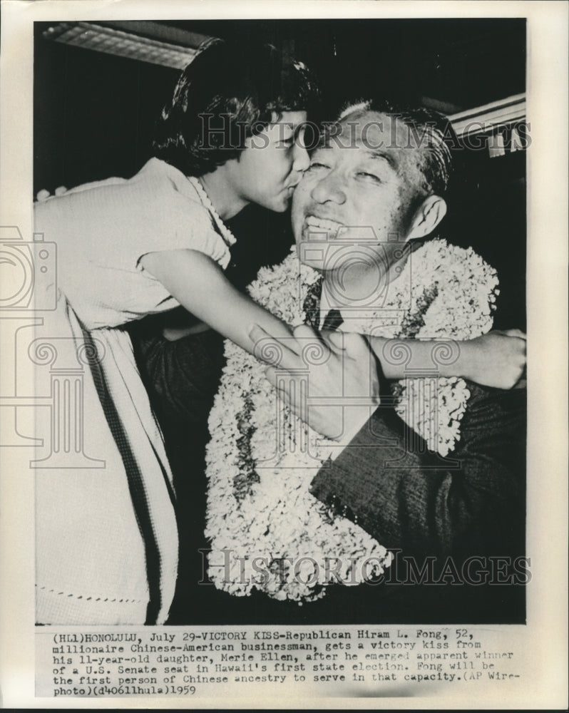 Load image into Gallery viewer, 1959 Press Photo Hawaii's Hiram Long receives victory kiss from daughter Merle
