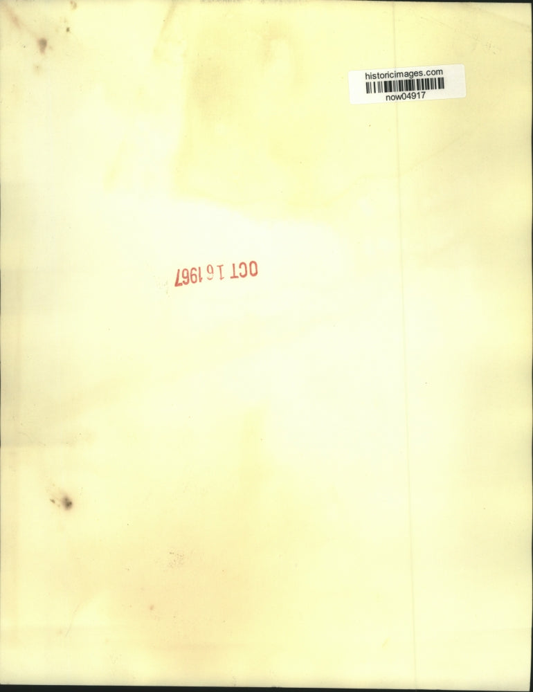 1967 Press Photo Rep. Paul Findley shows old and new parts for M16 rifle