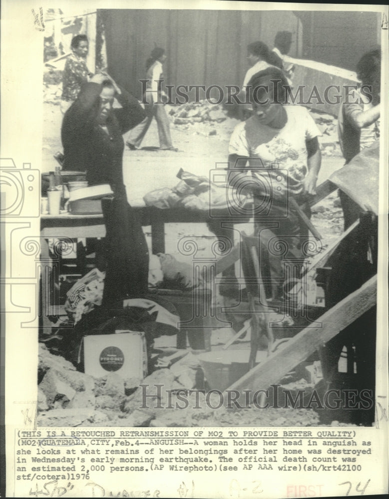 1976 Press Photo Guatemalan Indian woman devastated by earthquake damage