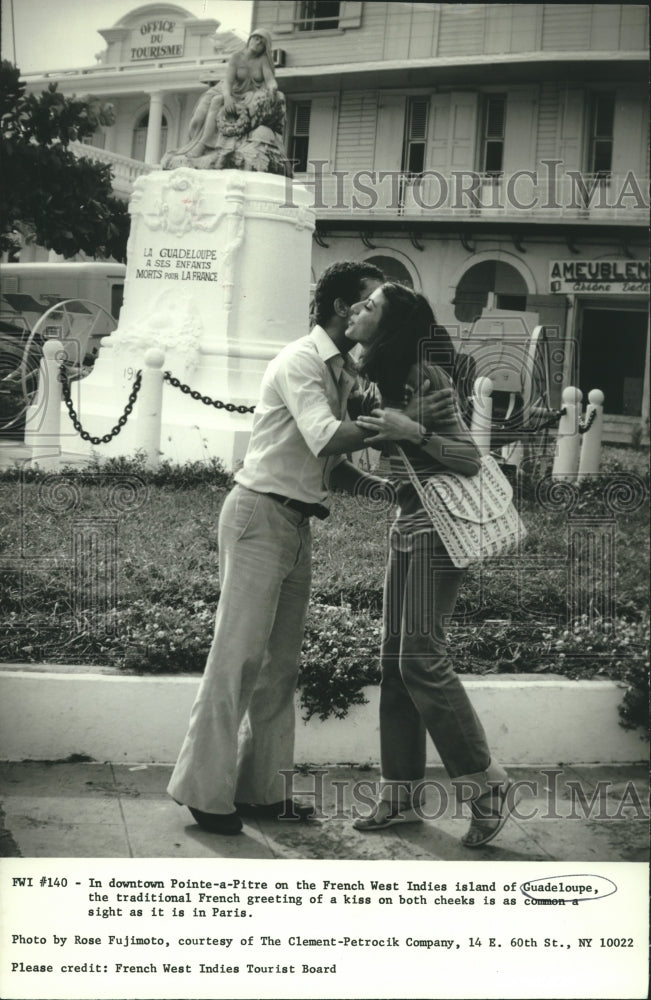 1982 Press Photo French greeting, at French West Indies&#39; Pointe-a-Pitre