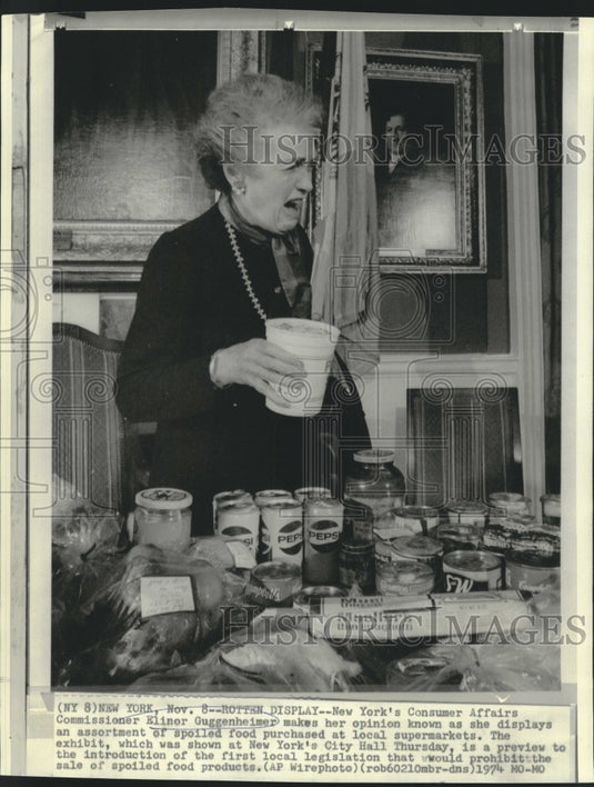 1974 Press Photo Elinor Guggenheimer, NY's Consumer Affairs shows spoiled food