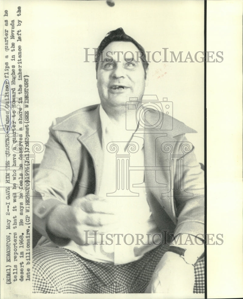 Load image into Gallery viewer, 1976 Press Photo James Guiltner flips a quarter as he talks to newsmen
