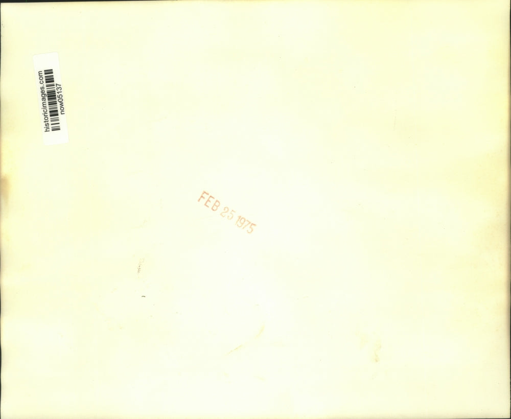 1975 Press Photo Former Senator Gurney has no comment for newsmen - now05137