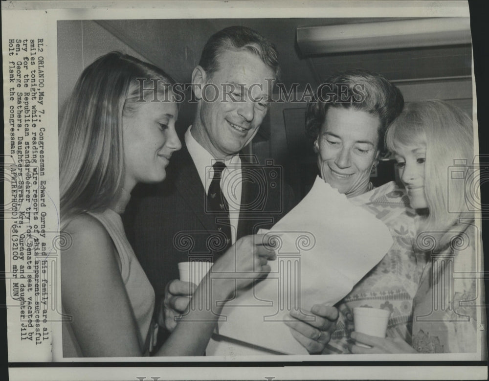 1968 Press Photo Congressman Gurney & family read congratulatory telegrams