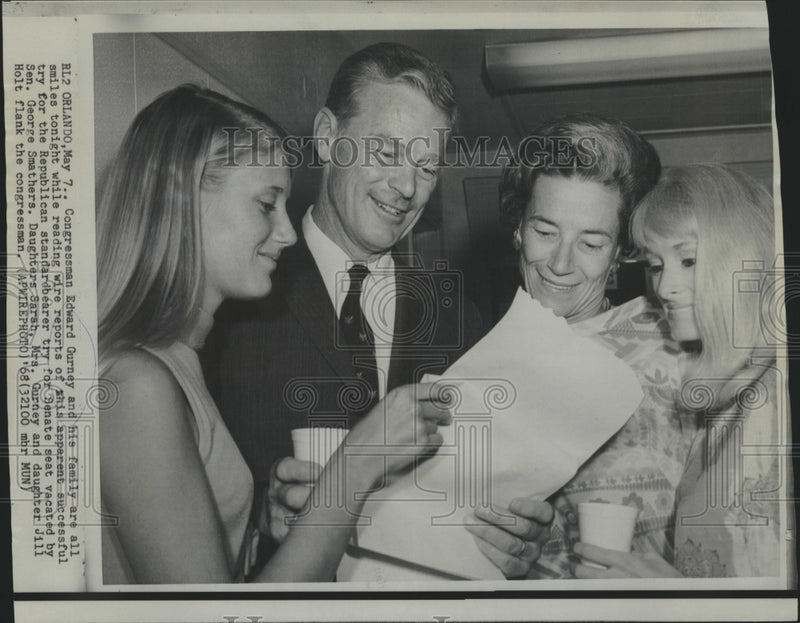 Load image into Gallery viewer, 1968 Press Photo Congressman Gurney &amp; family read congratulatory telegrams
