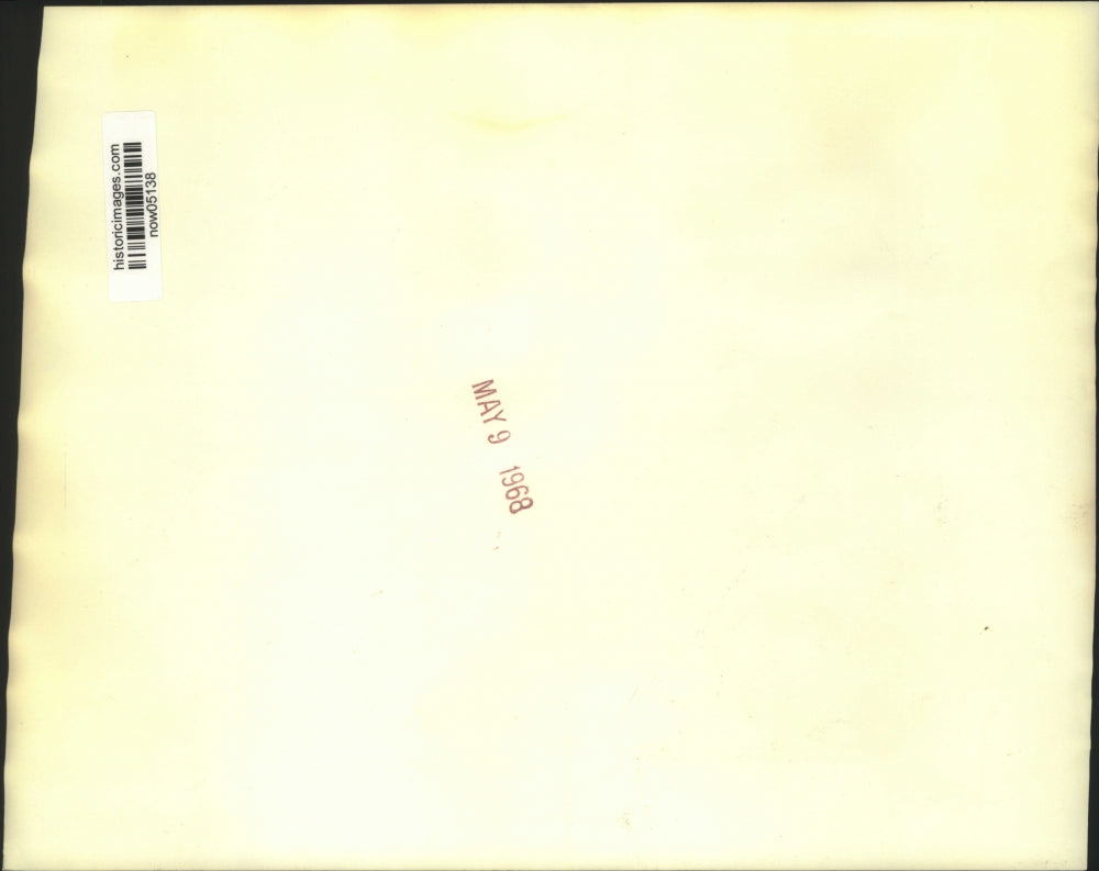 1968 Press Photo Congressman Gurney & family read congratulatory telegrams