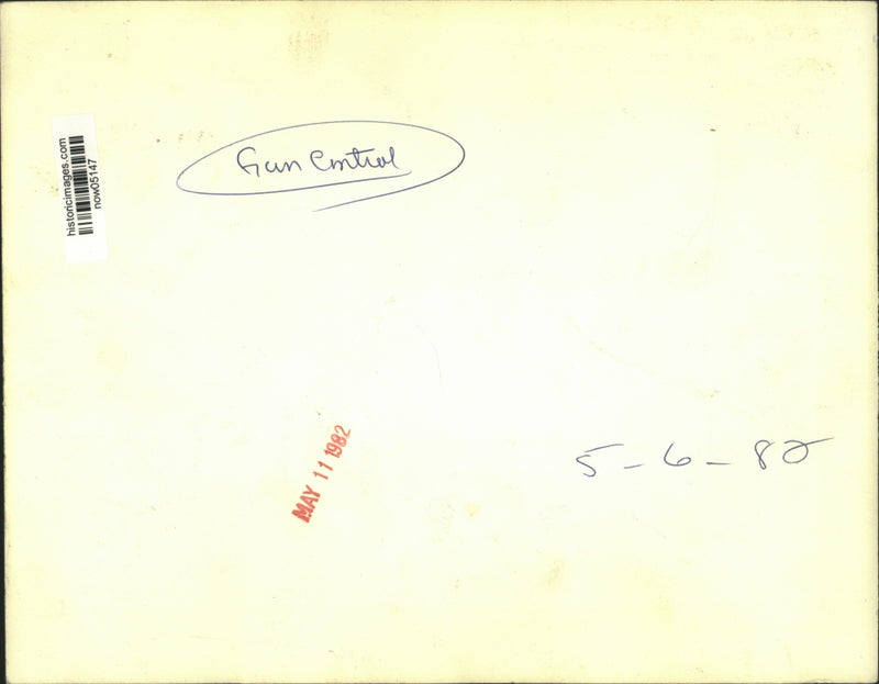 Load image into Gallery viewer, 1982 Press Photo Handgun control petition signed (L) and firearms being cleaned
