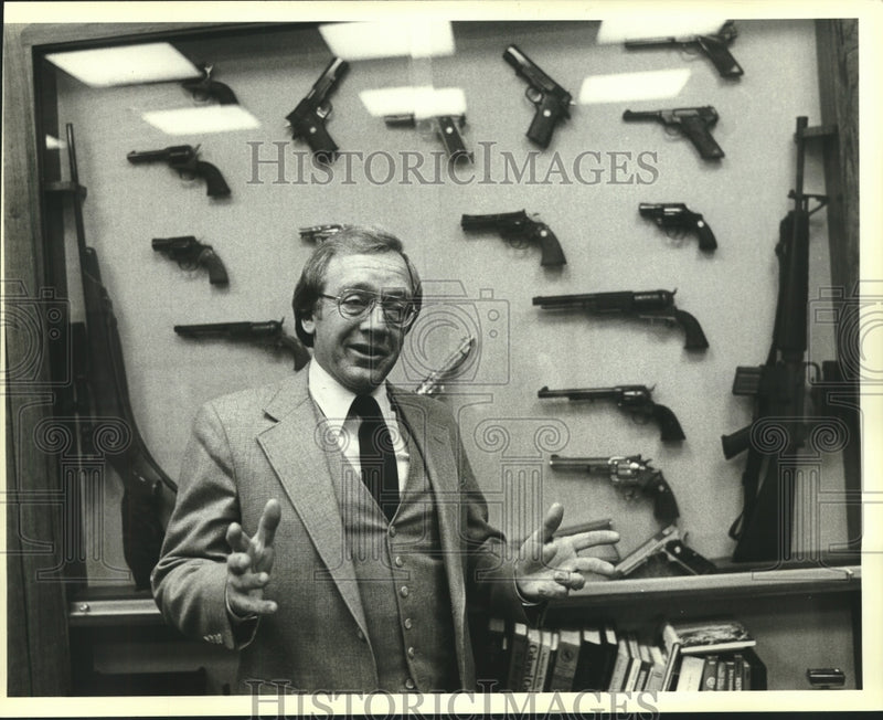 Load image into Gallery viewer, 1980 Press Photo Colt Firearms' President C.E.Warner stands in front of display
