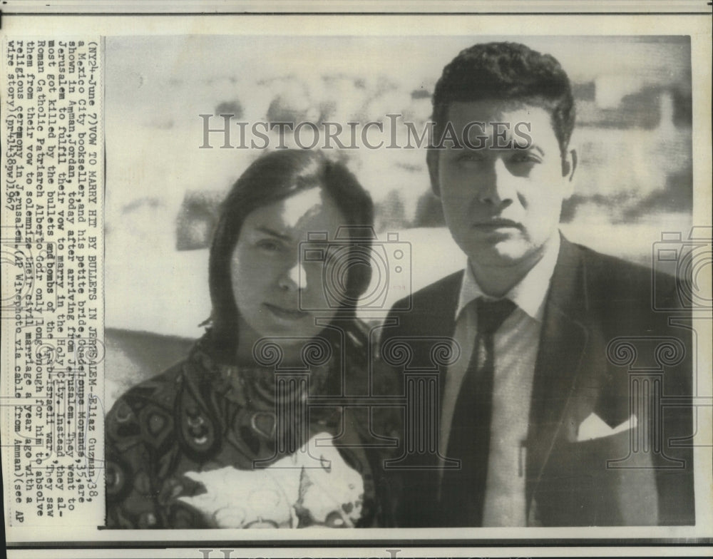 1967 Press Photo Eliaz Guzman & bride in Jerusalem during Arab-Israeli war.
